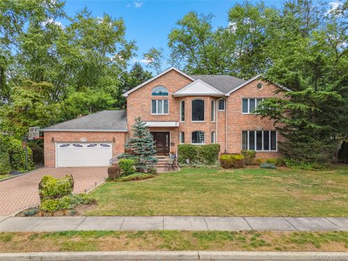 8 Percheron Ln, Roslyn Heights, NY, 11577-2803 | Card Image