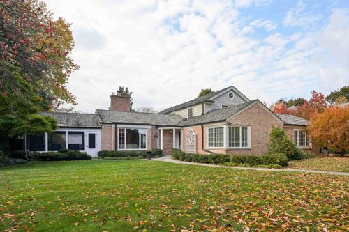 5969 N Shore Dr, Whitefish Bay, WI, 53217-4635 | Card Image