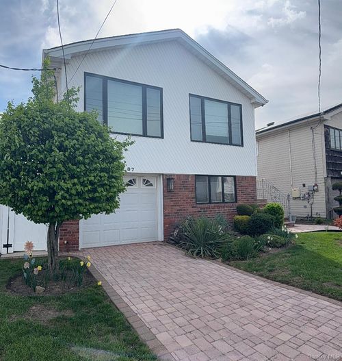 16207 85th St, Howard Beach, NY, 11414-3324 | Card Image