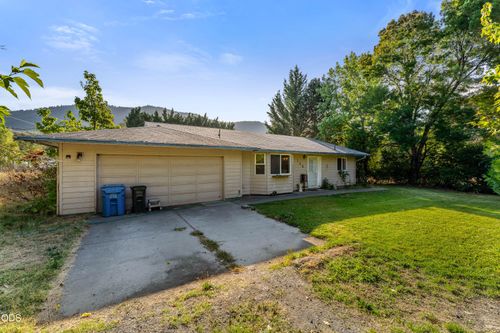355 Cheslock Road, Grants Pass, OR, 97527 | Card Image