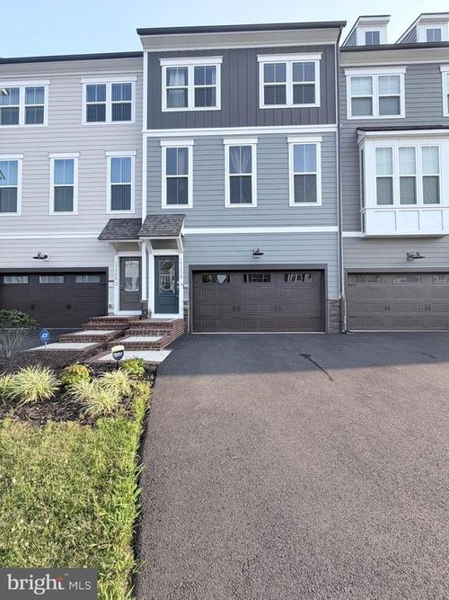 17958 Woods Overlook Dr, DUMFRIES, VA, 22026-3099 | Card Image