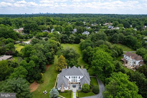 2740 Hunter Mill Rd, OAKTON, VA, 22124-1615 | Card Image
