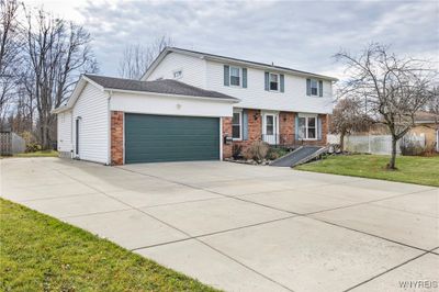 632 Cottonwood Drive, House other with 4 bedrooms, 3 bathrooms and null parking in Amherst NY | Image 2