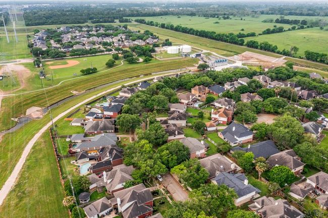 1030 Evandale Ln, House other with 4 bedrooms, 2 bathrooms and 2 parking in Sugar Land TX | Image 36