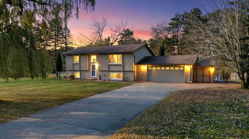 2835 Laurel St S, Cambridge, MN, 55008-2630 | Card Image