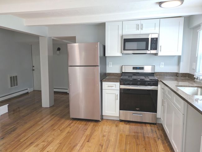 APT-9 - 3 S Shore Rd, Condo with 2 bedrooms, 1 bathrooms and null parking in Salem NH | Image 14