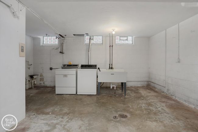 Laundry Area | Image 35