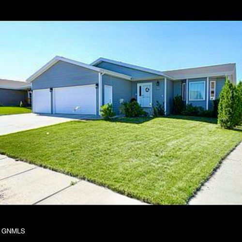 5125 Hitchcock Dr, Bismarck, ND, 58503-5867 | Card Image