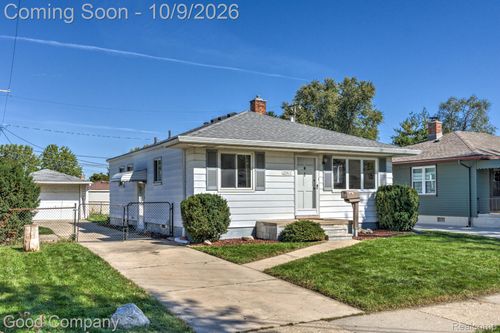22417 Arcadia St, Saint Clair Shores, MI, 48082-1811 | Card Image