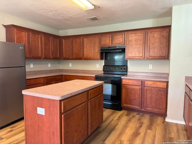 10115 Colt Xing, House other with 3 bedrooms, 3 bathrooms and null parking in Converse TX | Image 7
