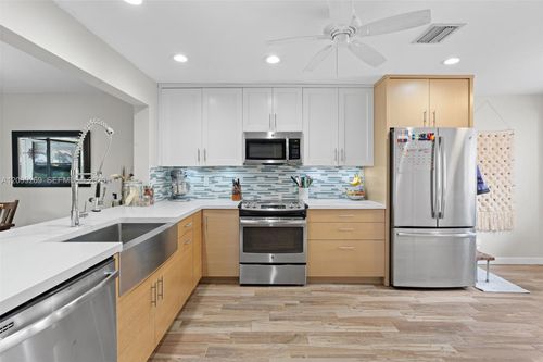 3329 Deer Creek Lake Shore Dr, Deerfield Beach, FL, 33442-7982 | Card Image