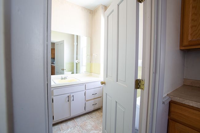 393 E Front St, House other with 3 bedrooms, 3 bathrooms and 2 parking in El Paso IL | Image 16