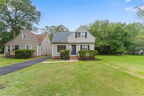 1004 Woodview Rd, Cleveland Heights, OH, 44121-1439 | Card Image