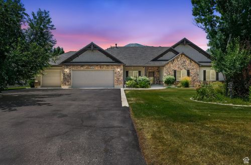 731 S Center St, Wellsville, UT, 84339-9507 | Card Image