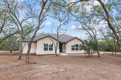 121 Sylas Hayes Loop, House other with 3 bedrooms, 2 bathrooms and null parking in Leming TX | Image 2