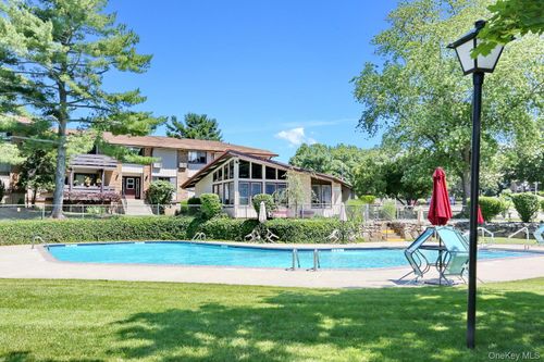 174 Sierra Vista Ln, Valley Cottage, NY, 10989-2702 | Card Image