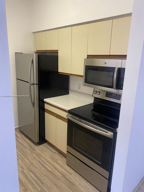 f11-660 Cypress Club Way, Deerfield Beach, FL, 33064 | Card Image
