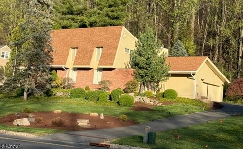 72 Bald Eagle Rd, Hackettstown, NJ, 07840-2802 | Card Image