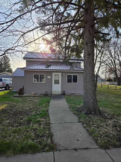 230 S Gilbert St, Footville, WI, 53537-8138 | Card Image