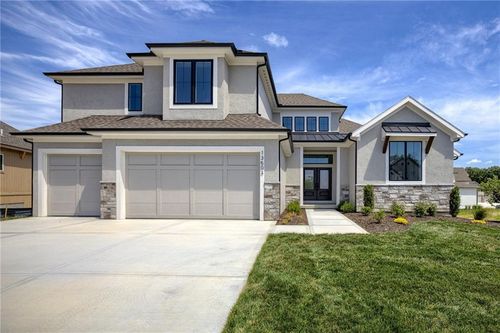 13504 Terrace Park Dr, Parkville, MO, 64152-5506 | Card Image