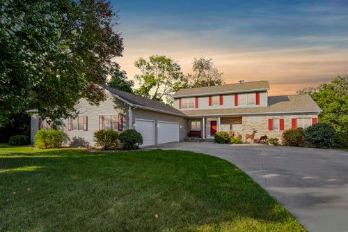 4240 Briar Ridge Ct, Ely, IA, 52227-9638 | Card Image