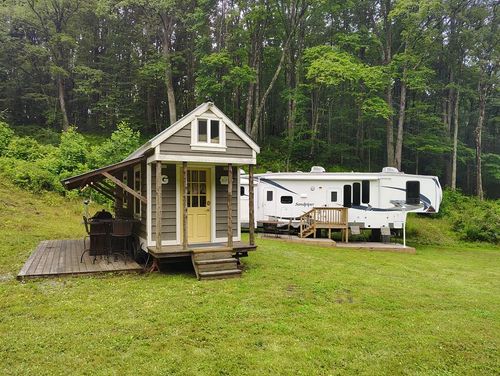 1570 Shop Hollow Rd, Pocahontas, VA, 24635-7726 | Card Image