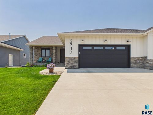 2717 W Oak Hill Dr Drive, Sioux Falls, SD, 57108 | Card Image