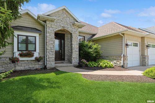 5816 Cardinal Rd, Bettendorf, IA, 52722-8807 | Card Image