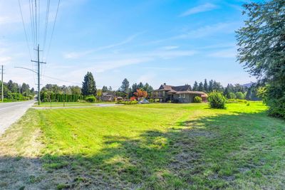 25714 Dewdney Trunk Rd, House other with 3 bedrooms, 2 bathrooms and 8 parking in Maple Ridge BC | Image 2