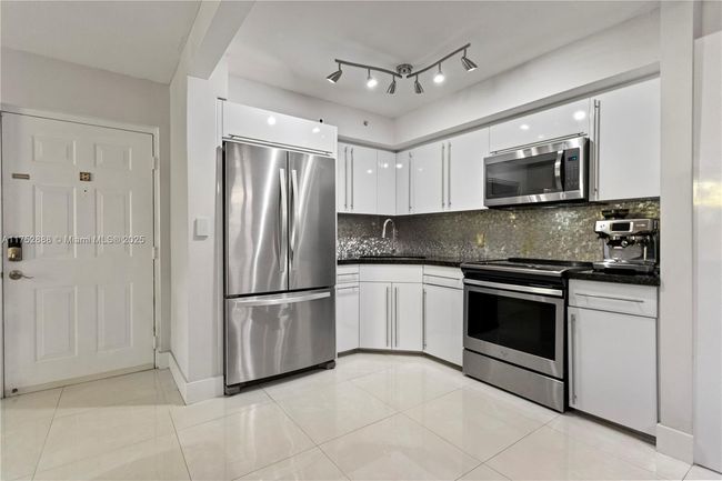 APT-204 - 12106 Saint Andrews Pl, Condo with 2 bedrooms, 1 bathrooms and null parking in Miramar FL | Image 7