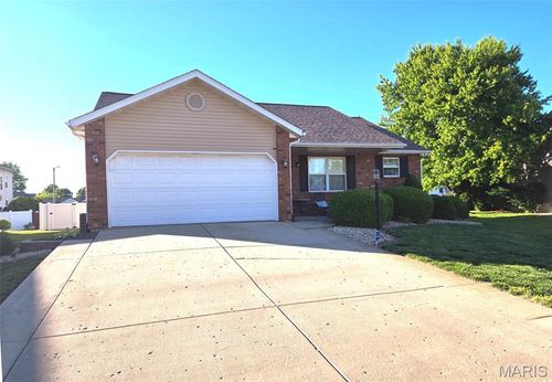 59 Julie Dr, Glen Carbon, IL, 62034-3038 | Card Image