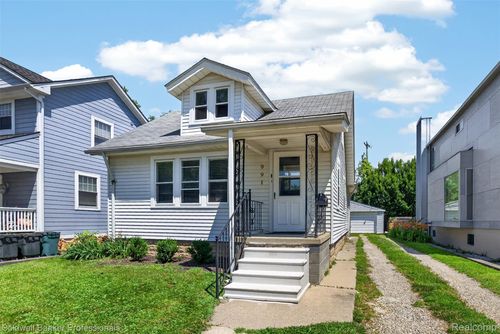 991 Humphrey Ave, Birmingham, MI, 48009-3641 | Card Image