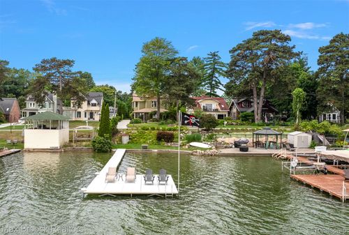 3642 Orchard Lake Rd, West Bloomfield, MI, 48324-1641 | Card Image
