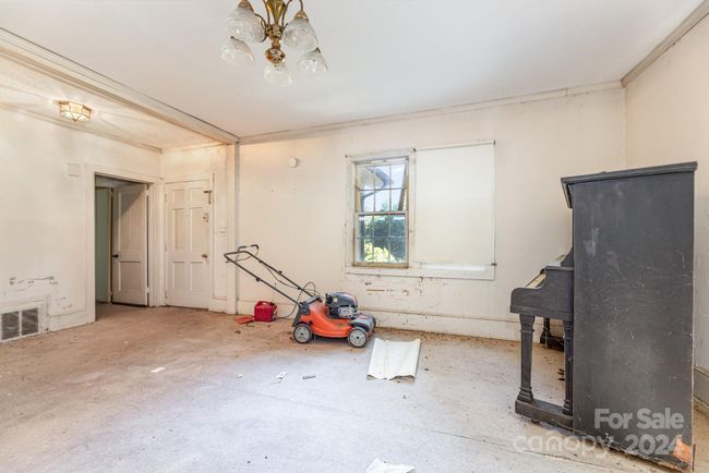 146 Osborne St, House other with 3 bedrooms, 1 bathrooms and null parking in Jonesville NC | Image 12