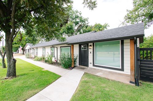 104 S Hawthorne St, Granbury, TX, 76048-1874 | Card Image