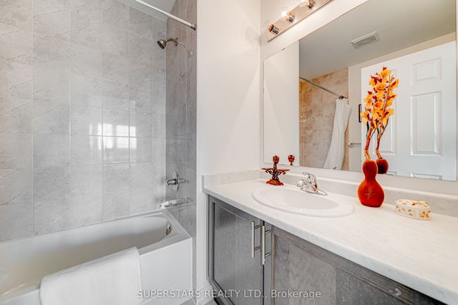 1916 Donald Cousens Pky, House attached with 3 bedrooms, 4 bathrooms and 1 parking in Markham ON | Image 18