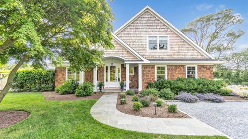 13 Brushy Neck Ln, Westhampton, NY, 11977 | Card Image