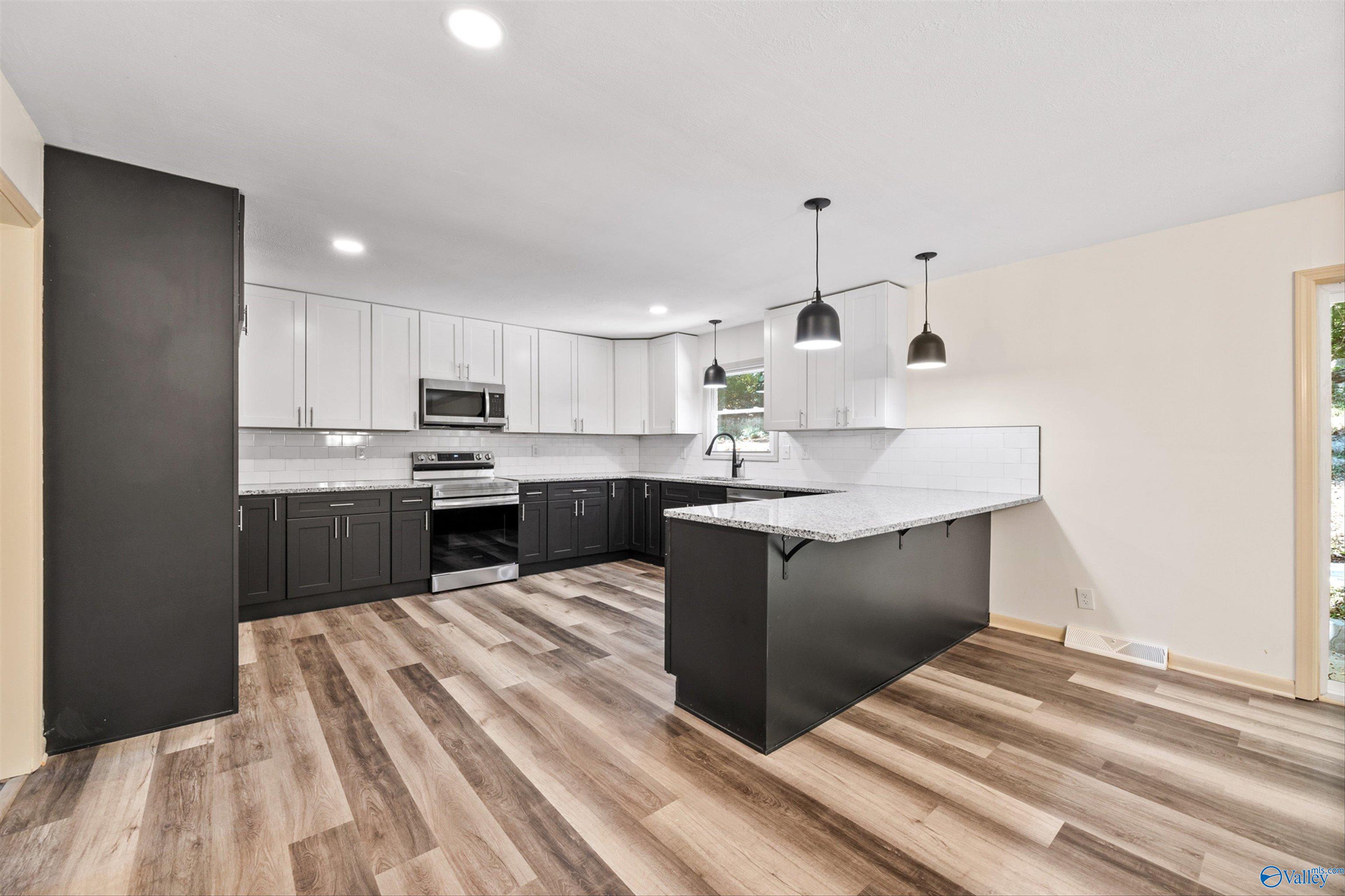 Edgehill Dr, Huntsville, AL 35802