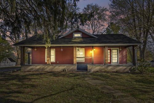 692 W Bridge St, Plainwell, MI, 49080-1594 | Card Image