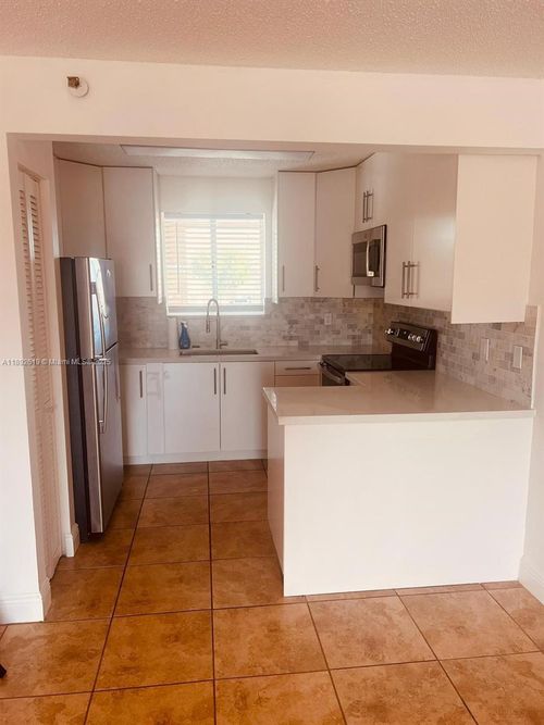 apt-210-7785 W 30th Ct, Hialeah, FL, 33018-3859 | Card Image