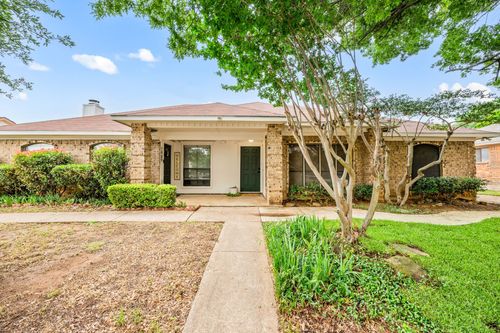 2911 Post Oak Dr, Euless, TX, 76039-7848 | Card Image
