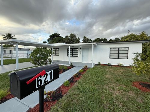 621 E 13th St, Hialeah, FL, 33010-3661 | Card Image