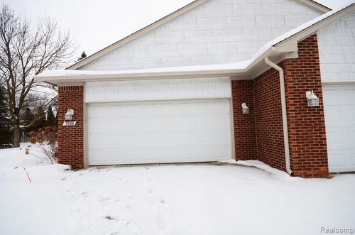 5-7968 Divot Dr, Waterford, MI, 48327-1483 | Card Image