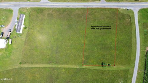 8 E Graceville Rd, Breezewood, PA, 15533 | Card Image