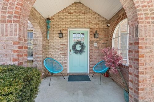 18 Miller Rd, Mahopac, NY, 10541-2220 | Card Image