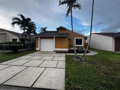951 Sw 109th Ave, Pembroke Pines, FL, 33025-3504 | Card Image