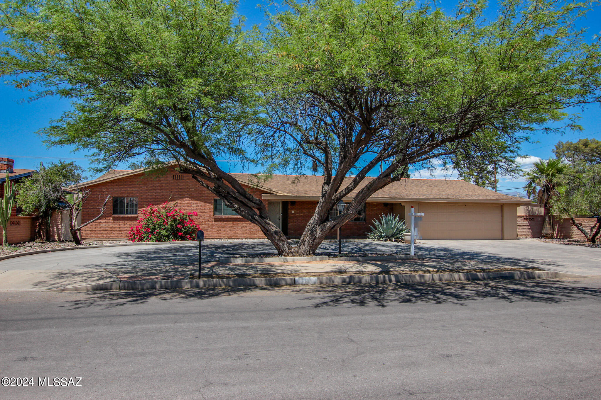 Miles St, Tucson, AZ 85719