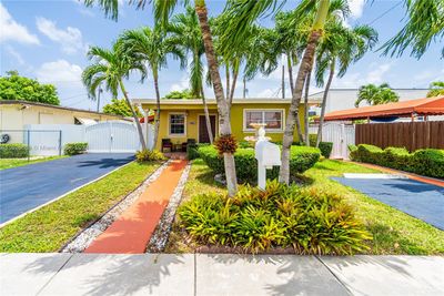 9421 Sw 37th St, House other with 4 bedrooms, 4 bathrooms and null parking in Miami FL | Image 1