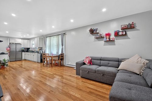 908 Southern Artery, Quincy, MA, 02169-7104 | Card Image