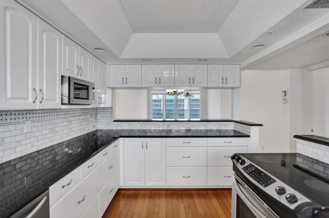 APT-918C - 3300 S Ocean Blvd, Condo with 2 bedrooms, 2 bathrooms and null parking in Highland Beach FL | Image 6
